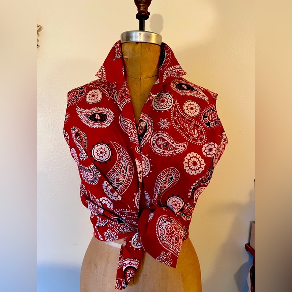 Tops - Vintage 50s/60’s sleeveless bandana print blouse